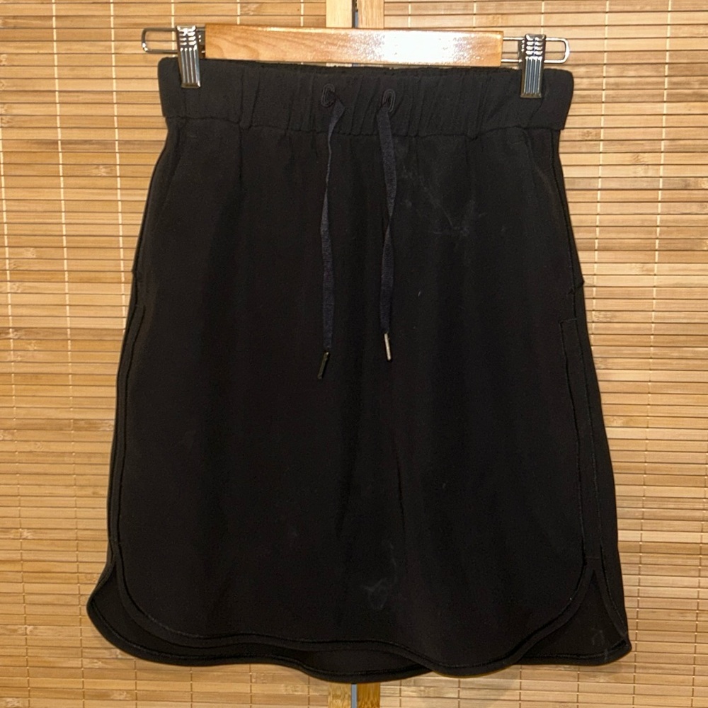 Lululemon Black Woven On The Fly Pull On Skirt Pockets 4 Elastic Waist